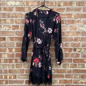 Lack and floral robe